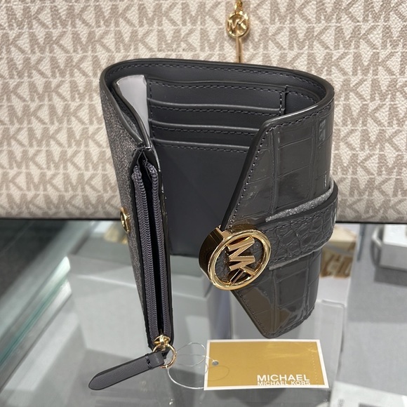 MICHAEL KORS CARMEN MEDIUM FLAP LOGO AND FAUX LEATHER WALLET 
HEATHER GREY MULTI - Picture 14 of 16